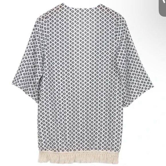 Black and White Kimono Size L - Picture 2 of 8
